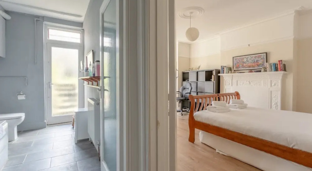2 Bedroom Flat in North West London with Wifi, Забронировать Отель Отели Большого Лондона 3 звезды, 3*