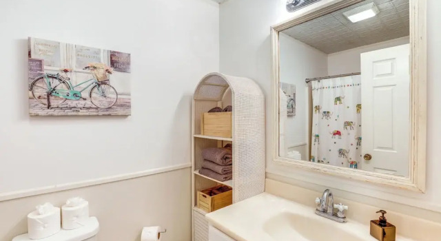 River Access & Gorgeous Views: Pisgah Forest Home!, Đặt Nhà nghỉ dưỡng Brevard Bắc Carolina