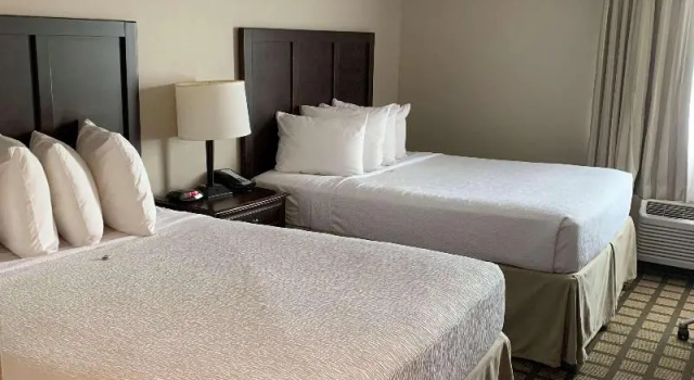 Четырёхместный номер Standard Best Western North Bryant Inn