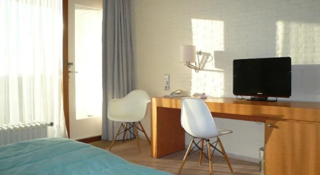 Hotel de Milliano, Забронировать Отель Брескенс 