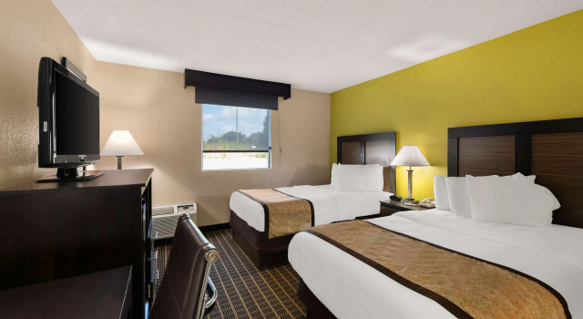 Четырёхместный номер Standard Best Western Adena Inn