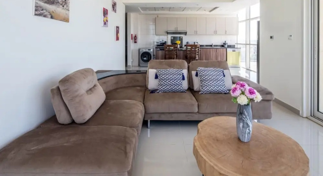 Premier 2BR Apartment in JVC Community - Sleeps 5!, Забронировать Апартаменты/квартира Отели Дубая с бассейном, Бассейн
