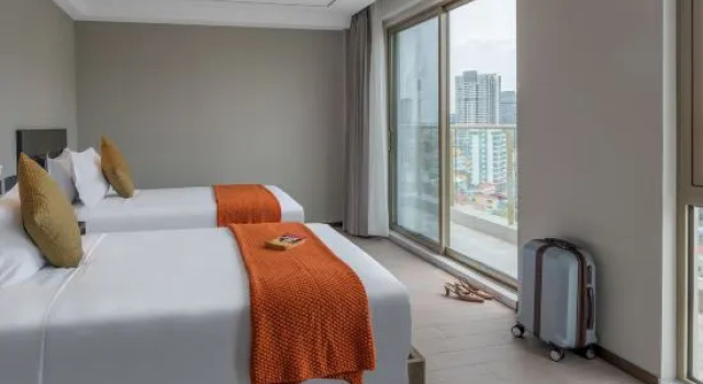 Апартаменты Deluxe с 3 комнатами Oakwood Premier Phnom Penh