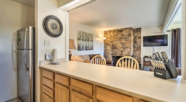 Slope Side Durango Condo at Purgatory Resort!, Rezerwuj Apartament Hotele w Dunton z Parkingiem, Parking