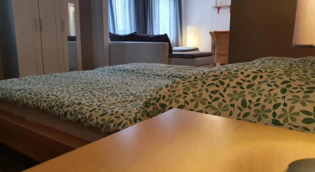 Große Ferienwohnung an der Rheinpromenade three, Забронировать Отель Ruhrort Дуйсбург