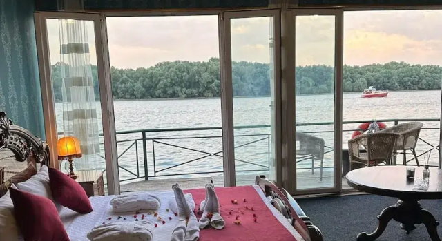 Двухместный номер Deluxe с балконом и с видом на реку Odelia hostel