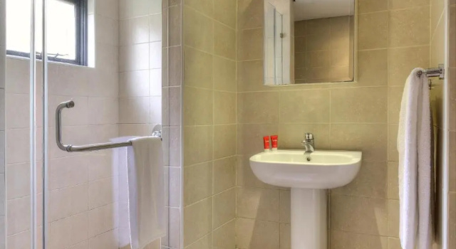 2 soveværelser i lejlighed med altan med udsigt Heri Heights Hotel Apartments, SureStay Collection by BW