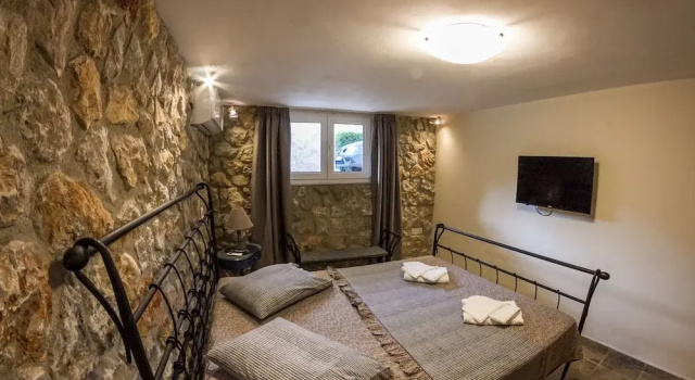Апартаменты Spacious home with garden in Marathonas