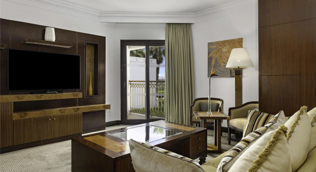 Двухместный полулюкс Hilton Luxor Resort & Spa
