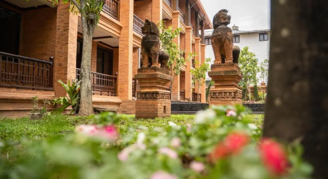 Phor Liang Meun Terracotta Arts, Rezervați Hotel Phra Sing Chiang Mai, lângă Suan Dok Gate