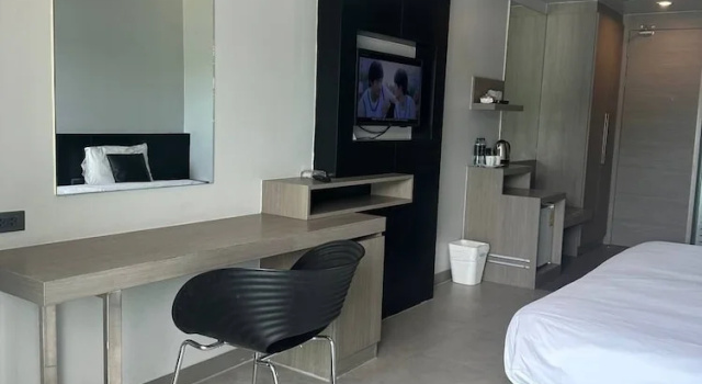 Двухместный номер Deluxe с балконом Neon Patong