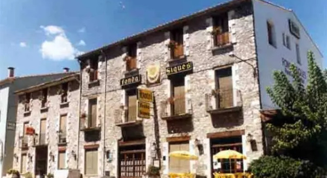 Hotel Fonda Siqués, Забронировать Отель Бесалу Garrotxa, рядом с Старый мост в Бесалу