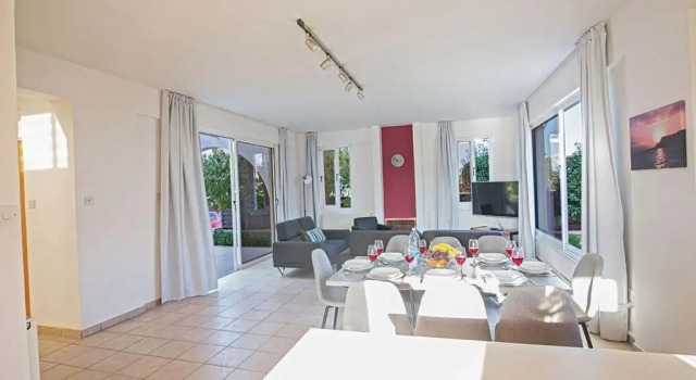 Villa Ayia Triada, Beautiful 5Bdr Villa With Pool, Close To All Beaches, Брондау Вилла Paralimni Famagusta