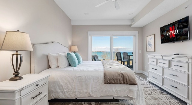 Номер Standard с балконом 539 Bay St. Lake View Condo Unit 301W
