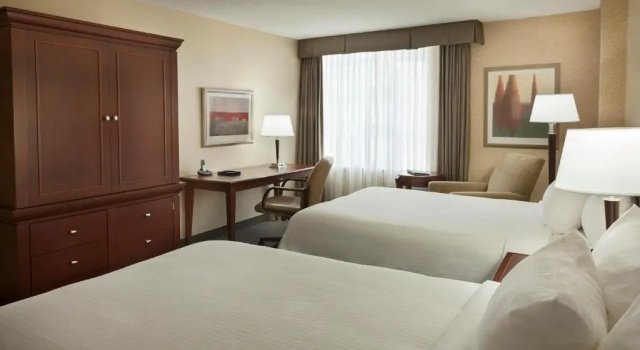 Четырёхместный номер Standard Delta Hotels by Marriott Halifax Downtown
