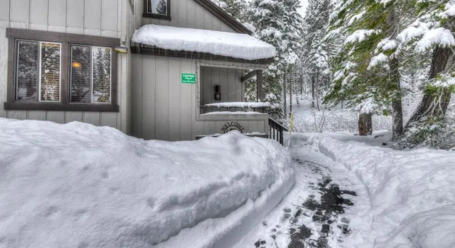 Granlibakken Retreat Near Tahoe Beach!, Забронировать Апартаменты/квартира Отели Норт-Лейк-Тахо с парковкой, Парковка