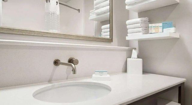 Standart dört kişilik oda Hampton Inn Lawrence