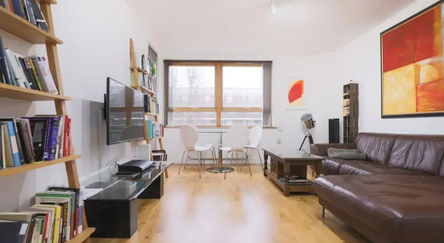 Spacious 2 Bedroom Property in Kings Cross, Забронировать Апартаменты/квартира Камден Лондон