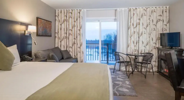 Трёхместный номер Standard с балконом Auberge des Gallant
