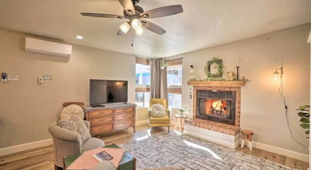 Апартаменты Williams Studio on Famous Route 66 With Fireplace!