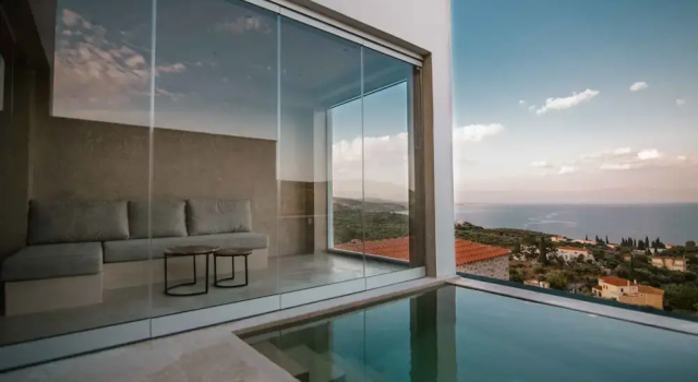 Люкс Mani Luxury Suites and Studios in Gytheio with Private Pools