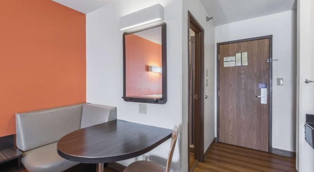 Motel 6 Omaha - Central, Забронировать Мотель Ла-Виста штат Небраска