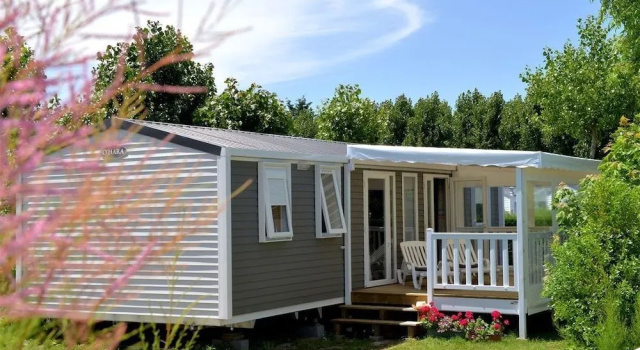 Camping L'Abri des Pins, Забронировать Кемпинг Отели Сен-Жан-де-Мон с бассейном, Бассейн