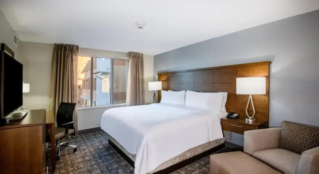 Люкс с 2 комнатами Staybridge Suites - Scottsdale - Talking Stick by IHG