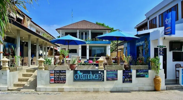 Gili Divers Hotel, Забронировать Отель Гили Траванган 