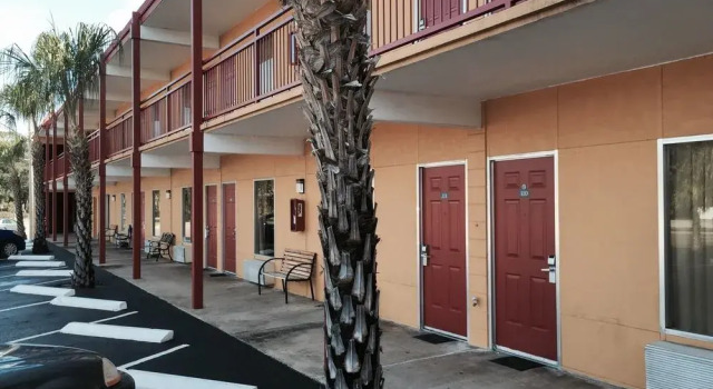 Americas Best Value Inn, Rezervați Hotel Tavares Florida