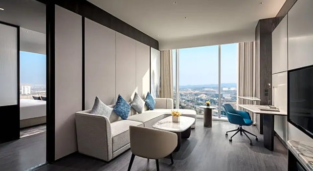Двухместный люкс c 1 комнатой Crowne Plaza Ezhou by IHG