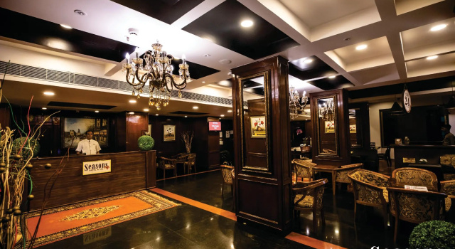 Двухместный номер Standard с балконом и с красивым видом из окна Seasons Hotels & Resorts