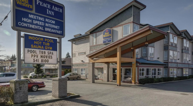 Кровать в общем номере Best Western Peace Arch Inn