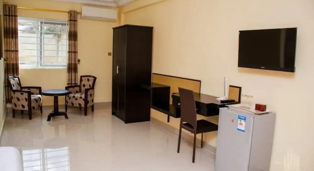 Eagles Nest International Hotel, Đặt Khách sạn Tarkwa Western region