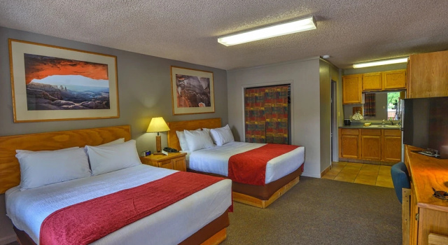 Четырёхместный номер Standard Rustic Inn