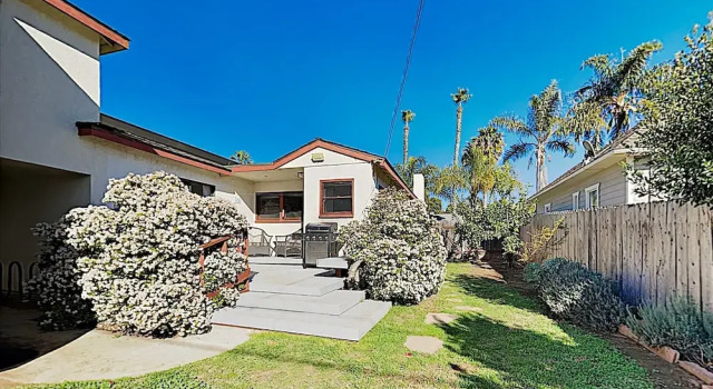 New Listing! Beach W/ Backyard Oasis 2 Bedroom Home, Забронировать Дом для отпуска Оушенсайд San Diego County, рядом с Пляж Бакканир