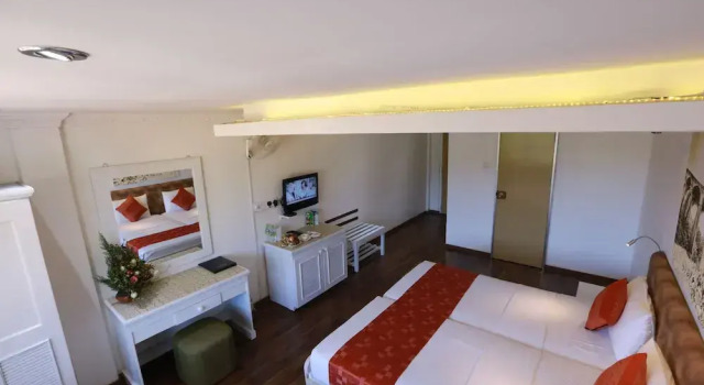 Трёхместный номер Deluxe с балконом Orient Hotel