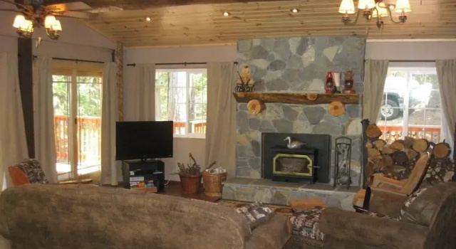 Manzanita Cabin - Bass Lake, Забронировать Апартаменты/квартира Отели Национального парка Йосемити с парковкой, Парковка