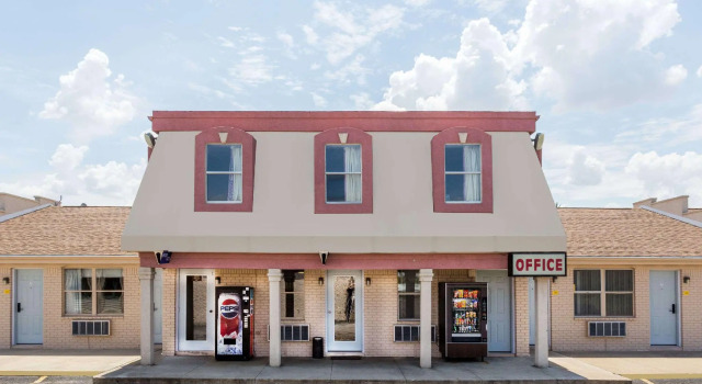 Knights Inn Peru, Брондау Қонақ үй  