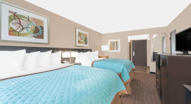 Четырёхместный номер Standard Wyndham Garden Midland