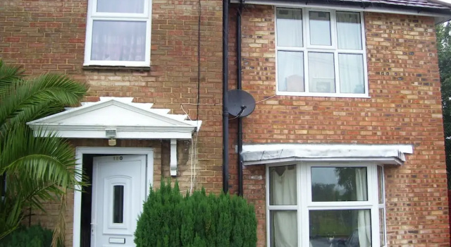 Lovely Studio in Twickenham, Забронировать Апартаменты/квартира Отели Большого Лондона с парковкой, Парковка
