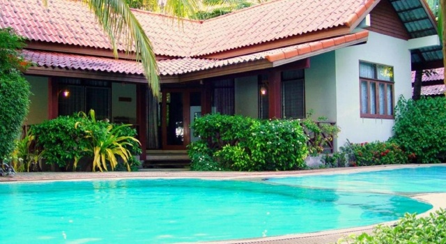 Бунгало Deluxe с 2 комнатами с видом на бассейн Bayview Beach Resort