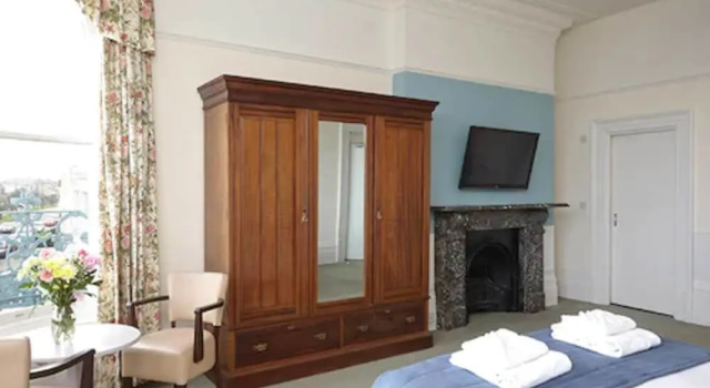Номер Superior Royal Esplanade Hotel