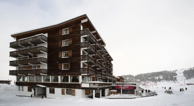 Chalet Hotel Christina, Забронировать Шале Отели Ла-Плань с парковкой, Парковка