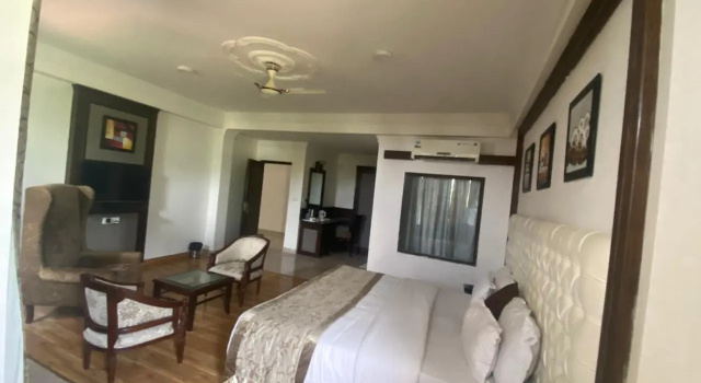 Люкс Imperial Clarks Inn Dharmashala