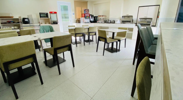 Кровать в общем номере Orient Luxury Villa Motel