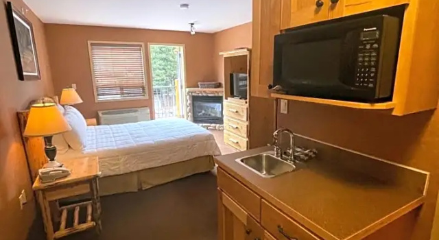 Двухместный люкс Deluxe Elkwater Lake Lodge and Resort