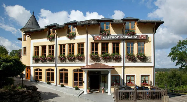 Gasthof Schwarz, Забронировать Отель Меринг 