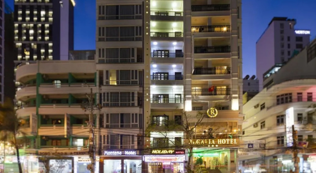 Holiday Hotel