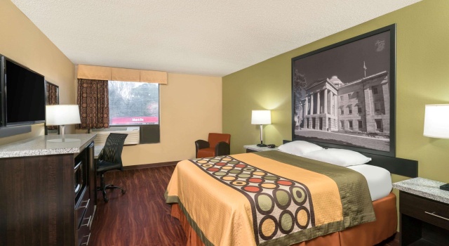 Super 8 by Wyndham Raleigh North East, Забронировать Отель Отели Raleigh-Durham Metropolitan Area с парковкой, Парковка